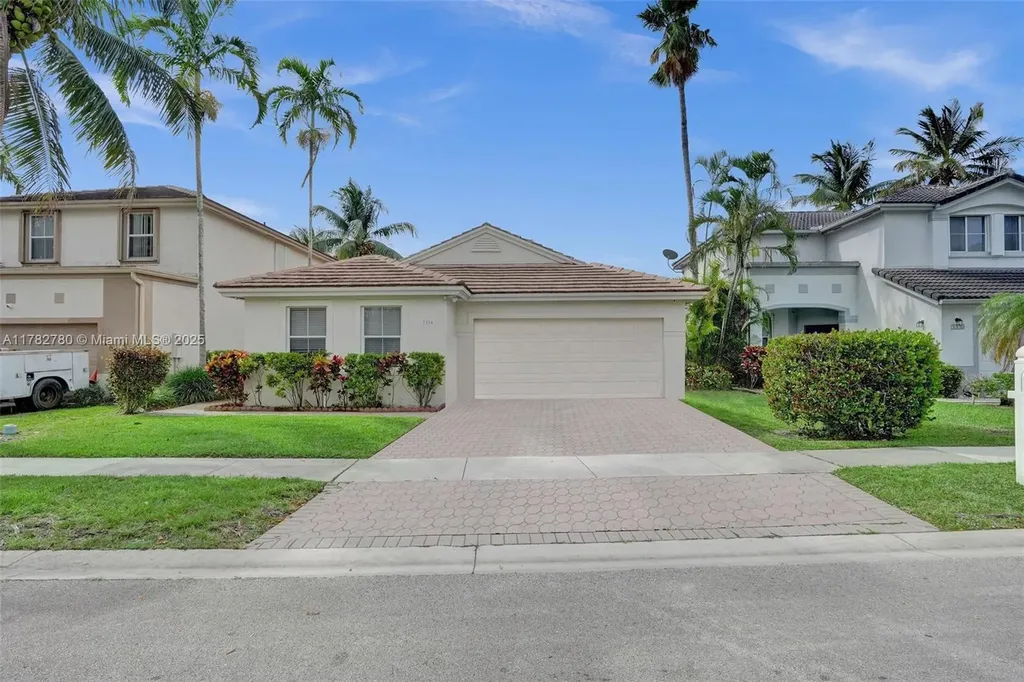 7324 NW 1st Place Plantation FL 33317