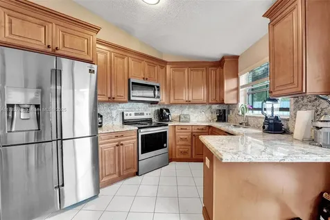 7324 NW 1st Place Plantation FL 33317