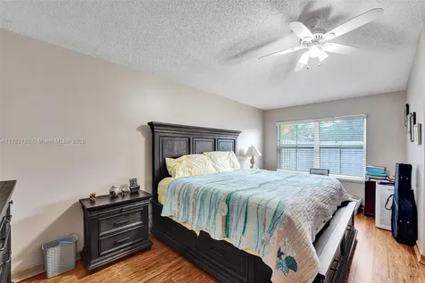 7324 NW 1st Place Plantation FL 33317