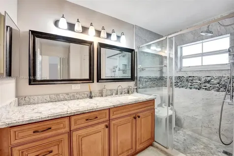 7324 NW 1st Place Plantation FL 33317