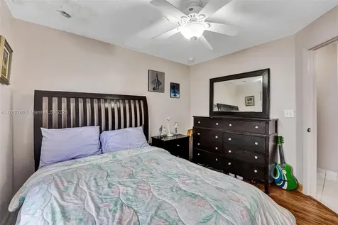 7324 NW 1st Place Plantation FL 33317