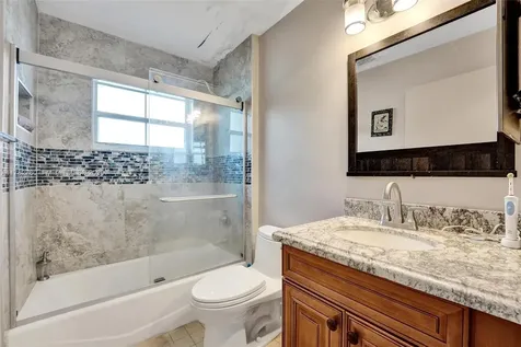7324 NW 1st Place Plantation FL 33317