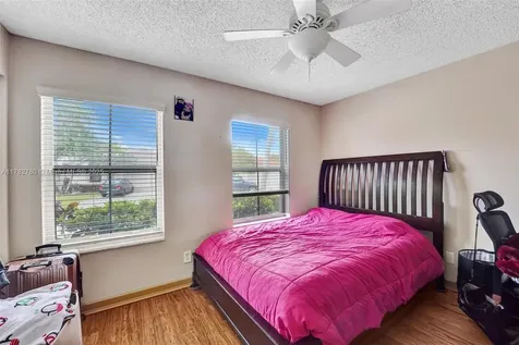 7324 NW 1st Place Plantation FL 33317