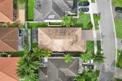 7324 NW 1st Place Plantation FL 33317