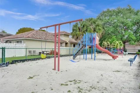 7324 NW 1st Place Plantation FL 33317