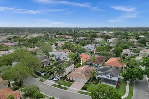 7324 NW 1st Place Plantation FL 33317