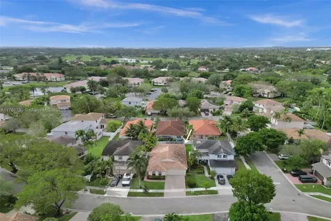 7324 NW 1st Place Plantation FL 33317
