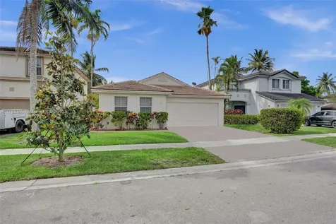 7324 NW 1st Place Plantation FL 33317