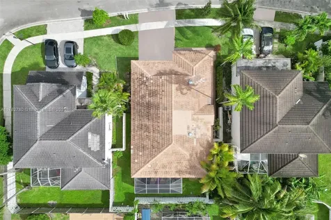 7324 NW 1st Place Plantation FL 33317