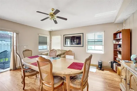 7324 NW 1st Place Plantation FL 33317