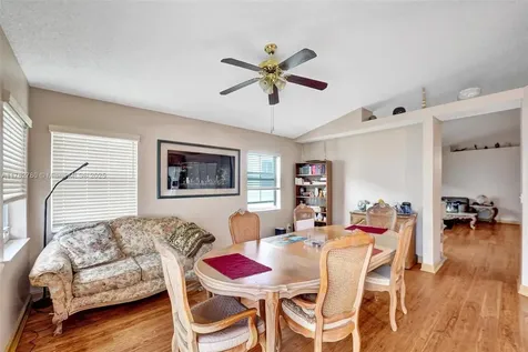 7324 NW 1st Place Plantation FL 33317