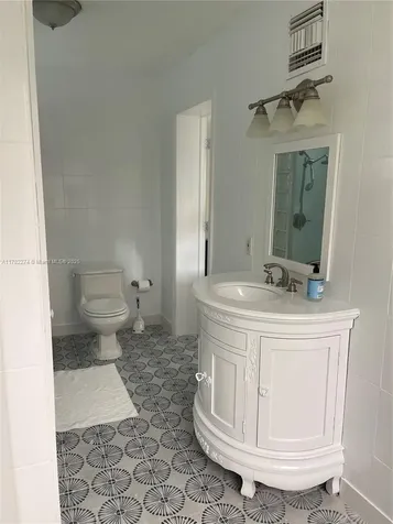 1560 NE 145th Street Miami FL 33161