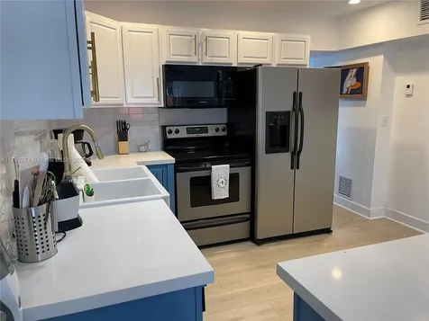1560 NE 145th Street Miami FL 33161