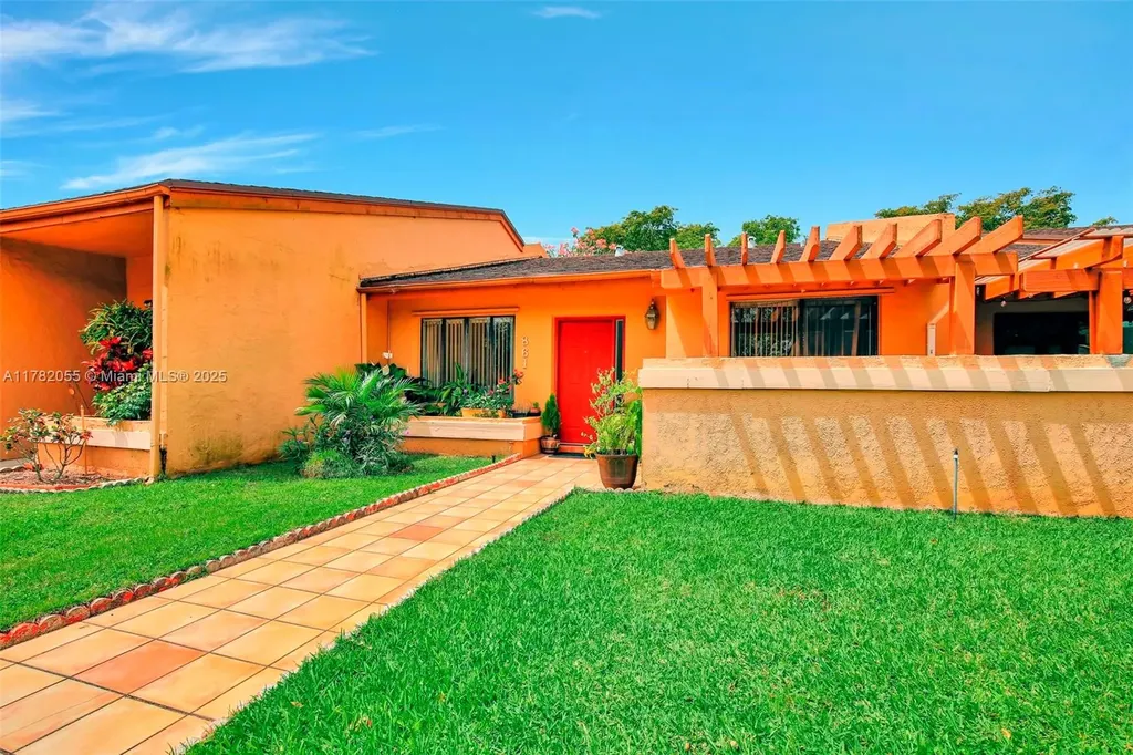 861 NW 79th Terrace Plantation FL 33324