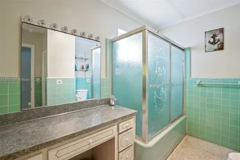 259 Nahkoda Drive Miami Springs FL 33166