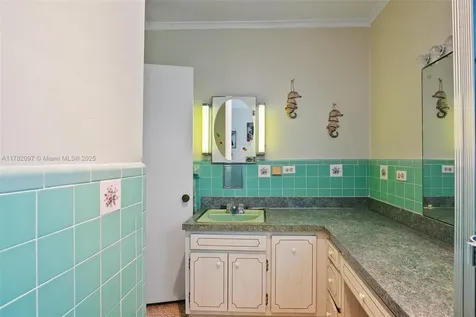 259 Nahkoda Drive Miami Springs FL 33166
