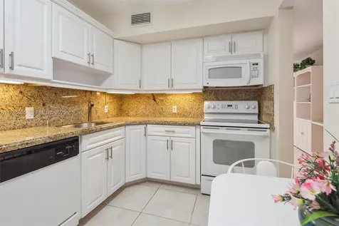 3625 N Country Club Drive Aventura FL 33180