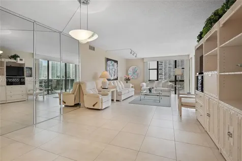 3625 N Country Club Drive Aventura FL 33180