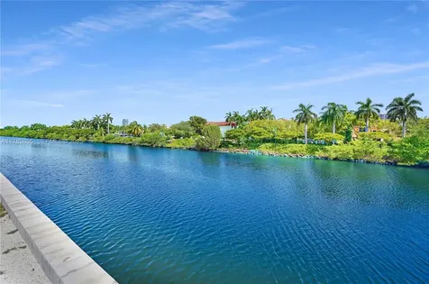 3625 N Country Club Drive Aventura FL 33180