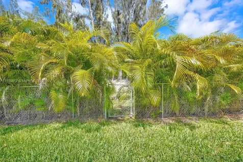 11201 SW 1st Street Plantation FL 33325