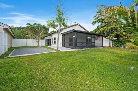 18506 NW 24th Place Pembroke Pines FL 33029