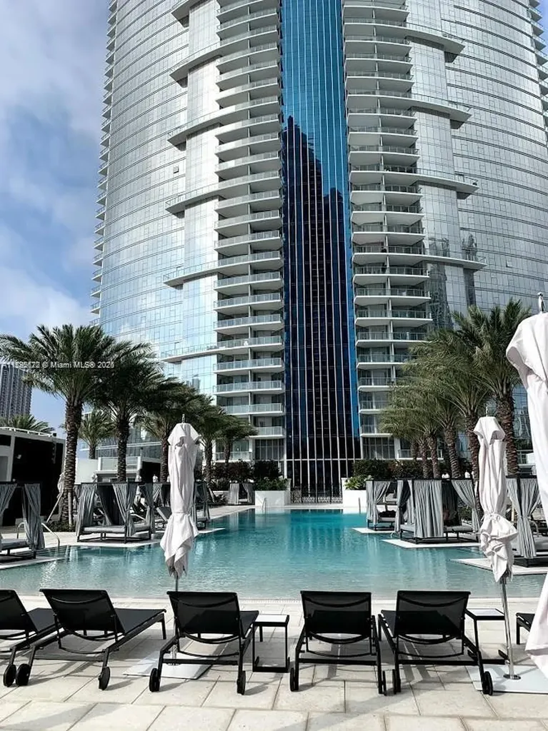851 NE 1st Avenue Miami FL 33132