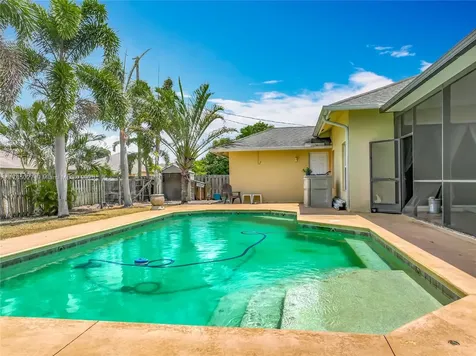 375 SW Dustin Avenue Port St. Lucie FL 34953