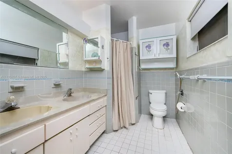 7132 SW 65th Avenue South Miami FL 33143