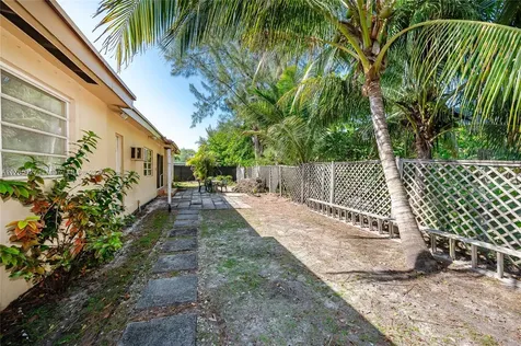 7132 SW 65th Avenue South Miami FL 33143