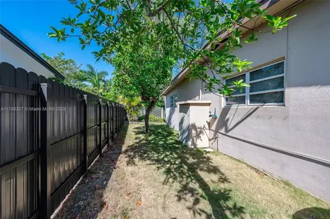 7132 SW 65th Avenue South Miami FL 33143