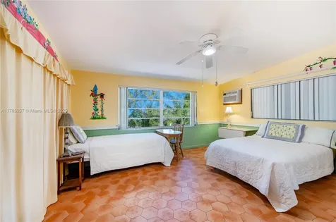 7132 SW 65th Avenue South Miami FL 33143