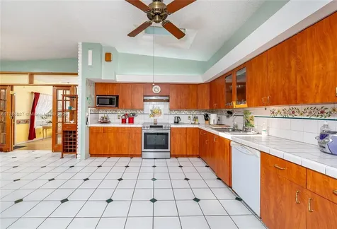 7132 SW 65th Avenue South Miami FL 33143