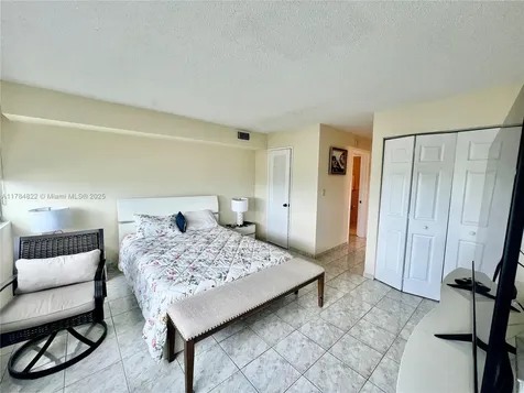 7135 Collins Avenue Miami Beach FL 33141