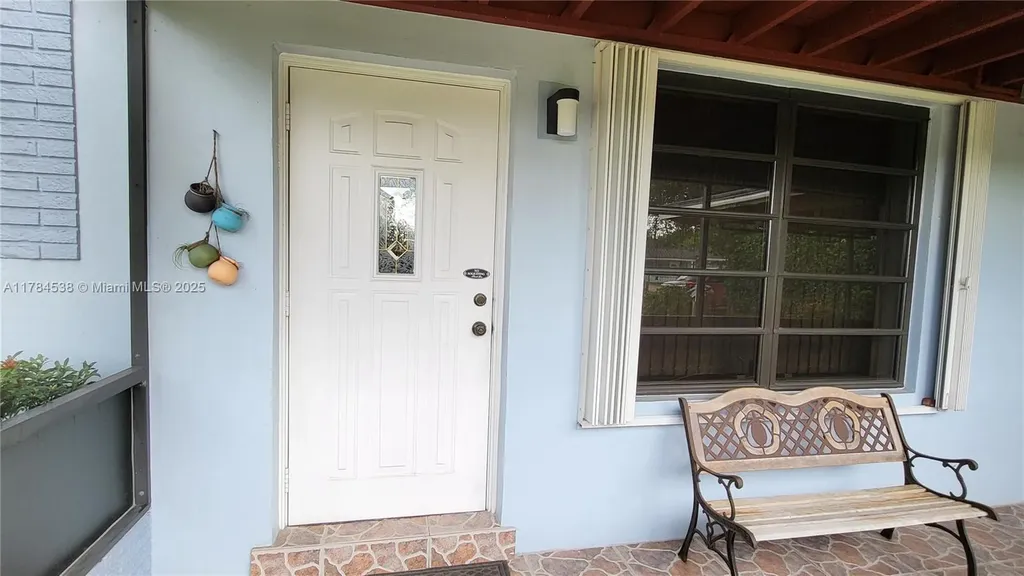 521 N 70th Way Hollywood FL 33024