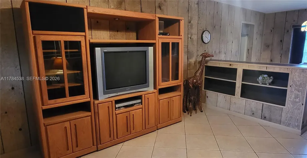 521 N 70th Way Hollywood FL 33024
