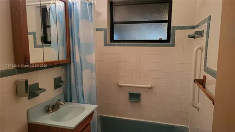 521 N 70th Way Hollywood FL 33024