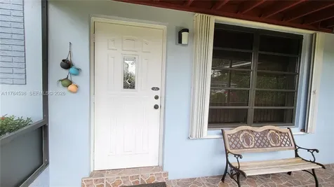 521 N 70th Way Hollywood FL 33024