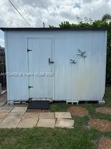 521 N 70th Way Hollywood FL 33024
