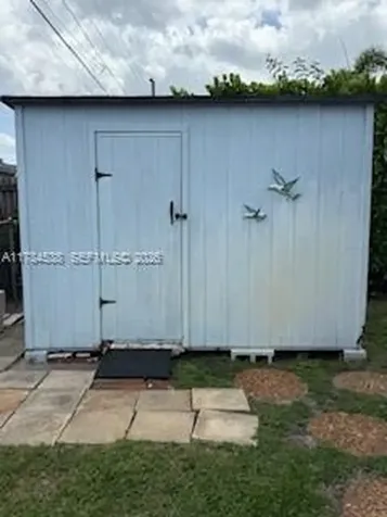 521 N 70th Way Hollywood FL 33024
