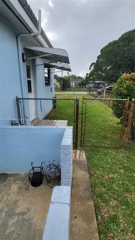 521 N 70th Way Hollywood FL 33024