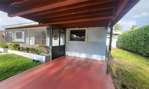 521 N 70th Way Hollywood FL 33024