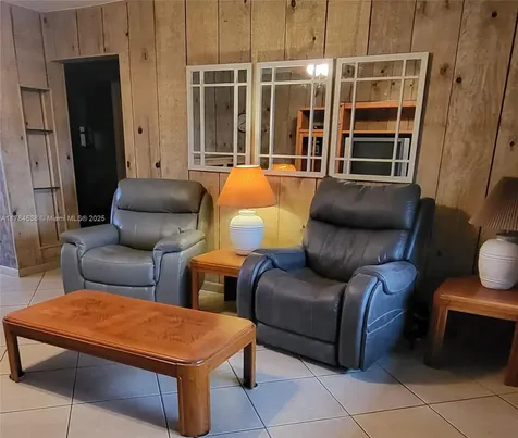 521 N 70th Way Hollywood FL 33024