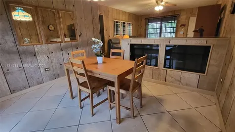 521 N 70th Way Hollywood FL 33024