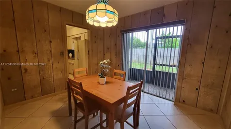 521 N 70th Way Hollywood FL 33024