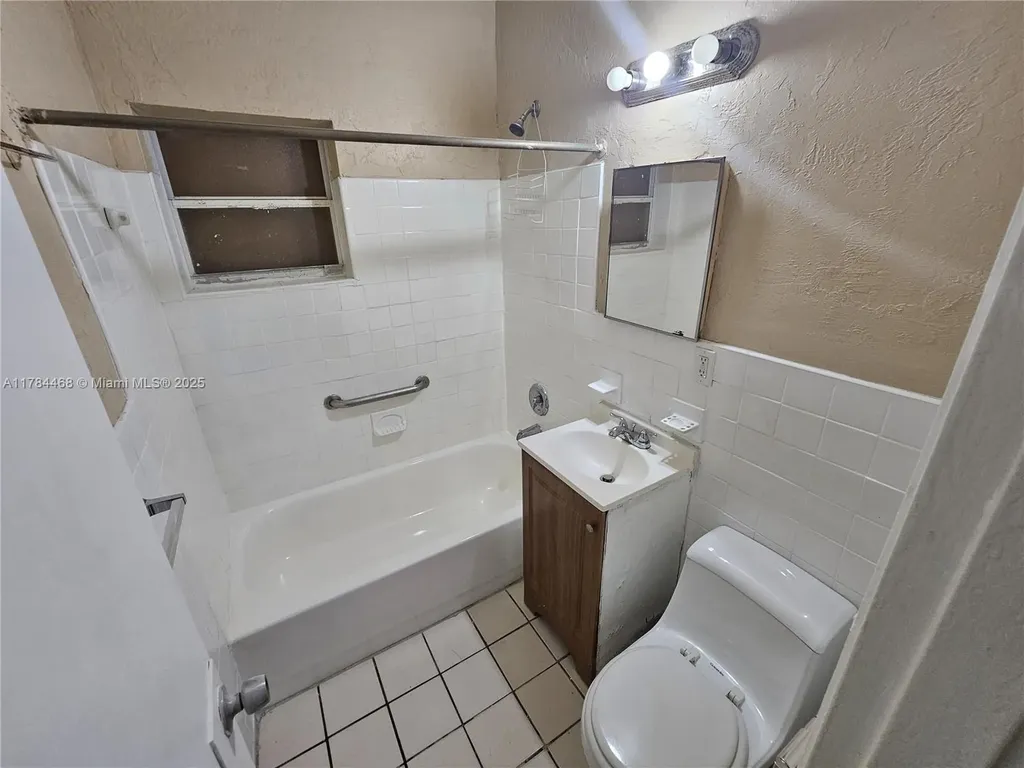 723 NW 15th Way Fort Lauderdale FL 33311