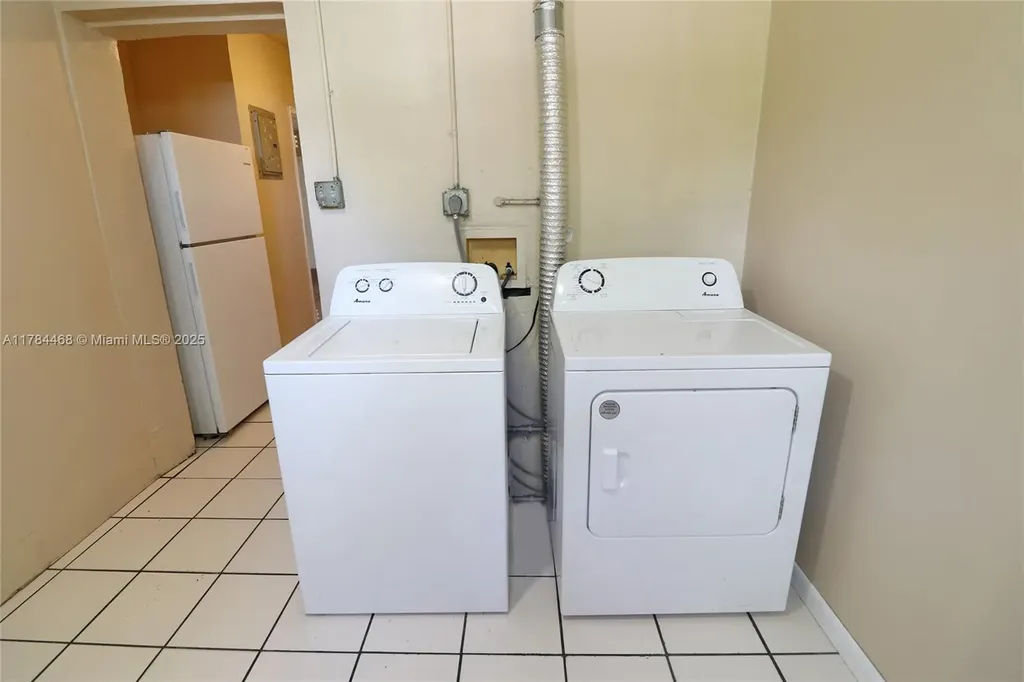 723 NW 15th Way Fort Lauderdale FL 33311