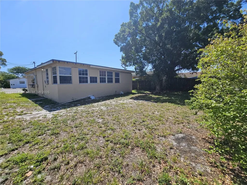 723 NW 15th Way Fort Lauderdale FL 33311