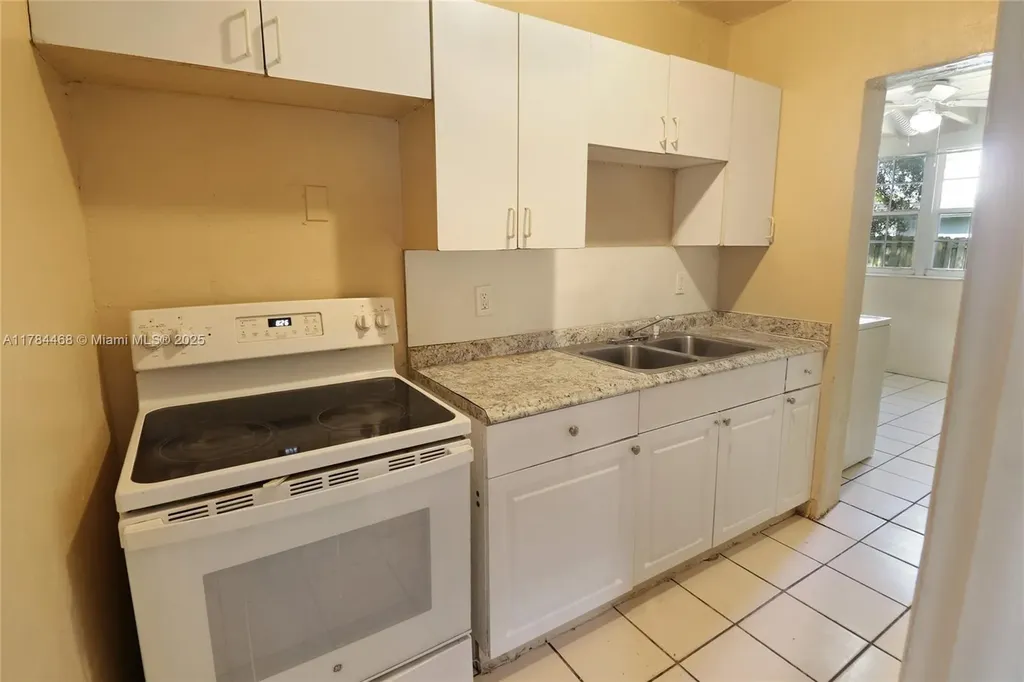 723 NW 15th Way Fort Lauderdale FL 33311