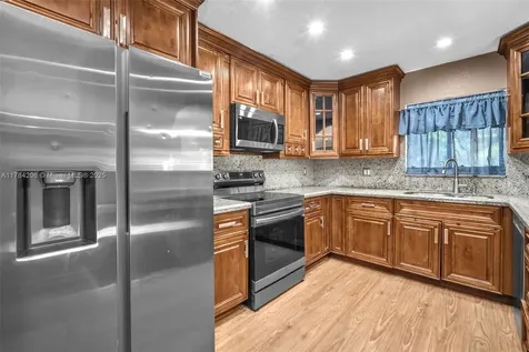 1300 SW 88th Way Pembroke Pines FL 33025