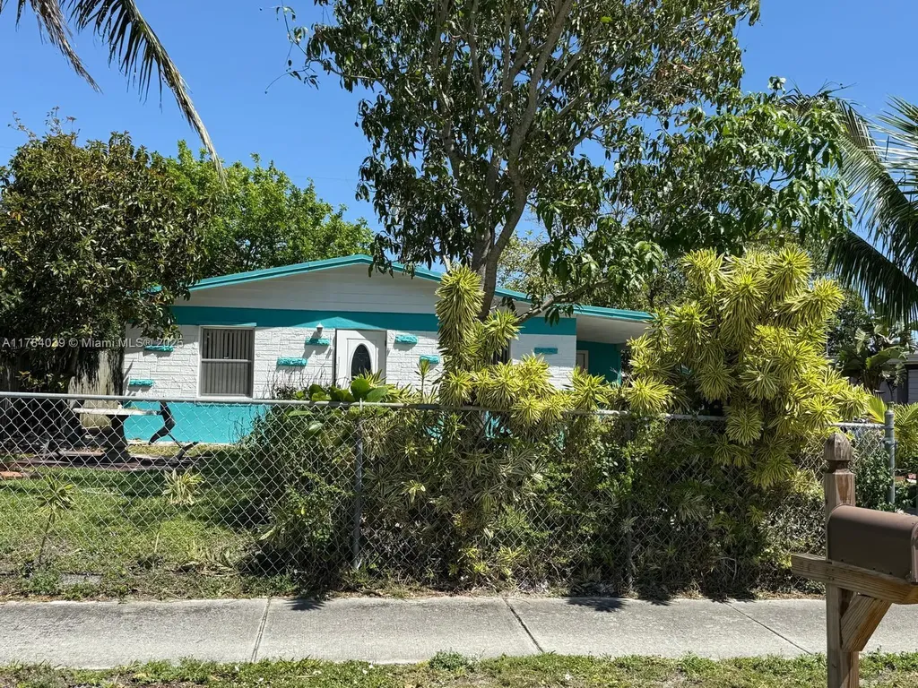 1128 W 6th Street Riviera Beach FL 33404